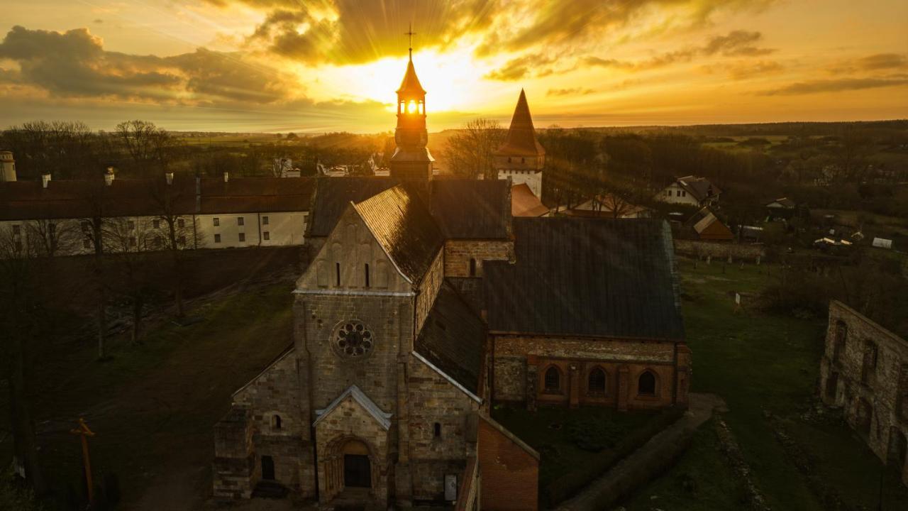 Hotel Podklasztorze Sulejów Eksteriør billede