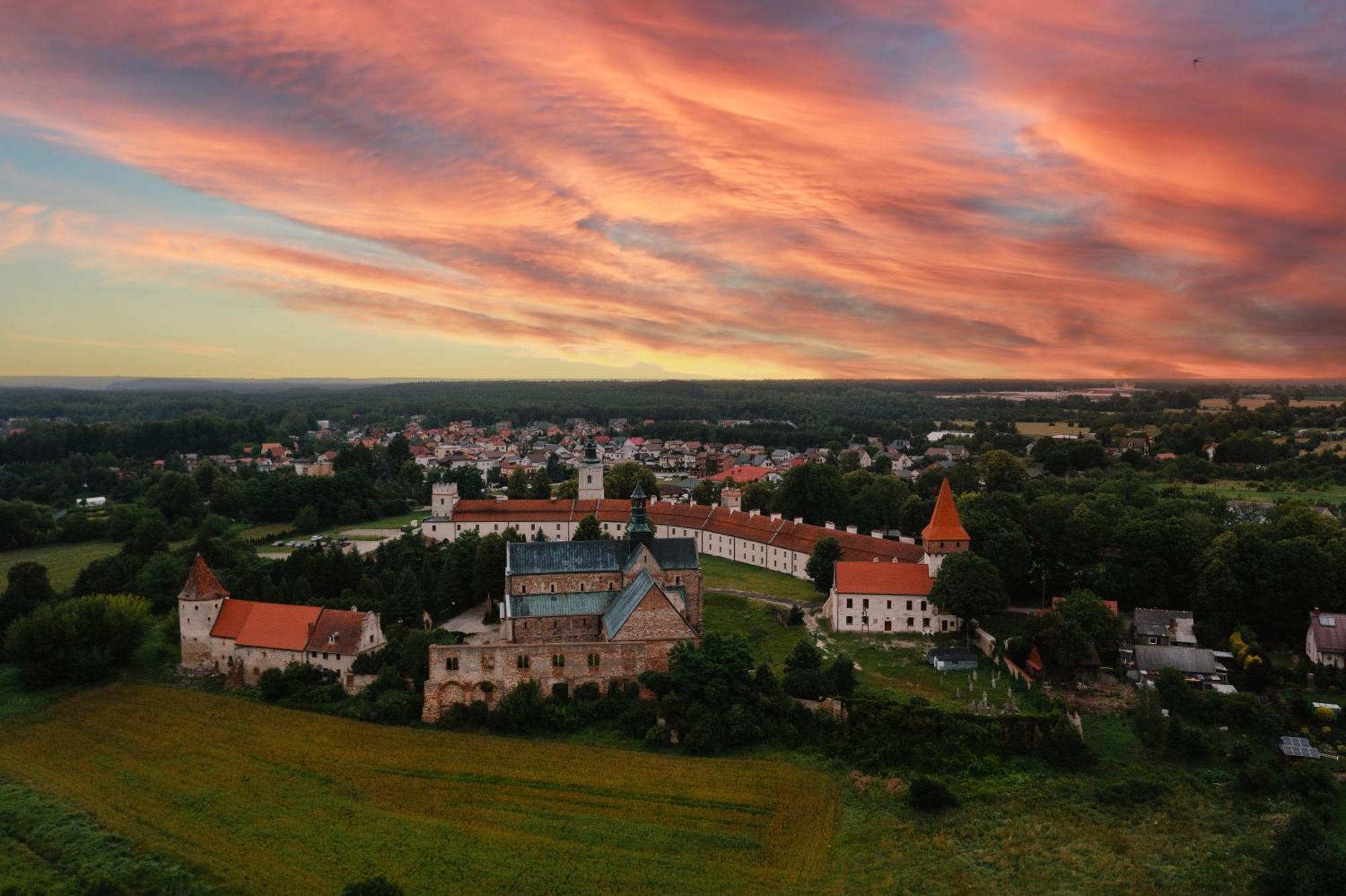 Hotel Podklasztorze Sulejów Eksteriør billede